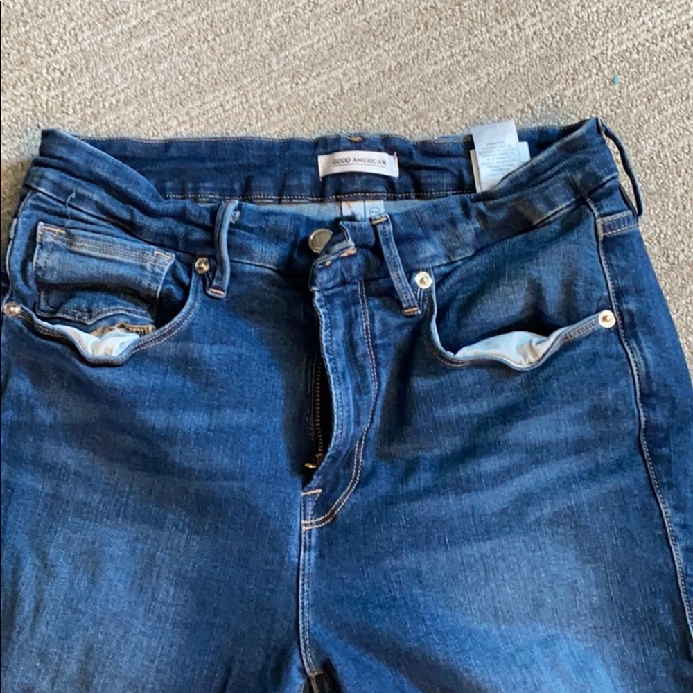 Good American stretch skinny jeans w/ frayed edge